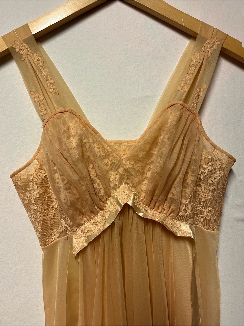 Vintage Vanity Fair 32 Champagne Nylon Lace Peignoir Nightgown Chemise Sheer - Picture 3 of 12